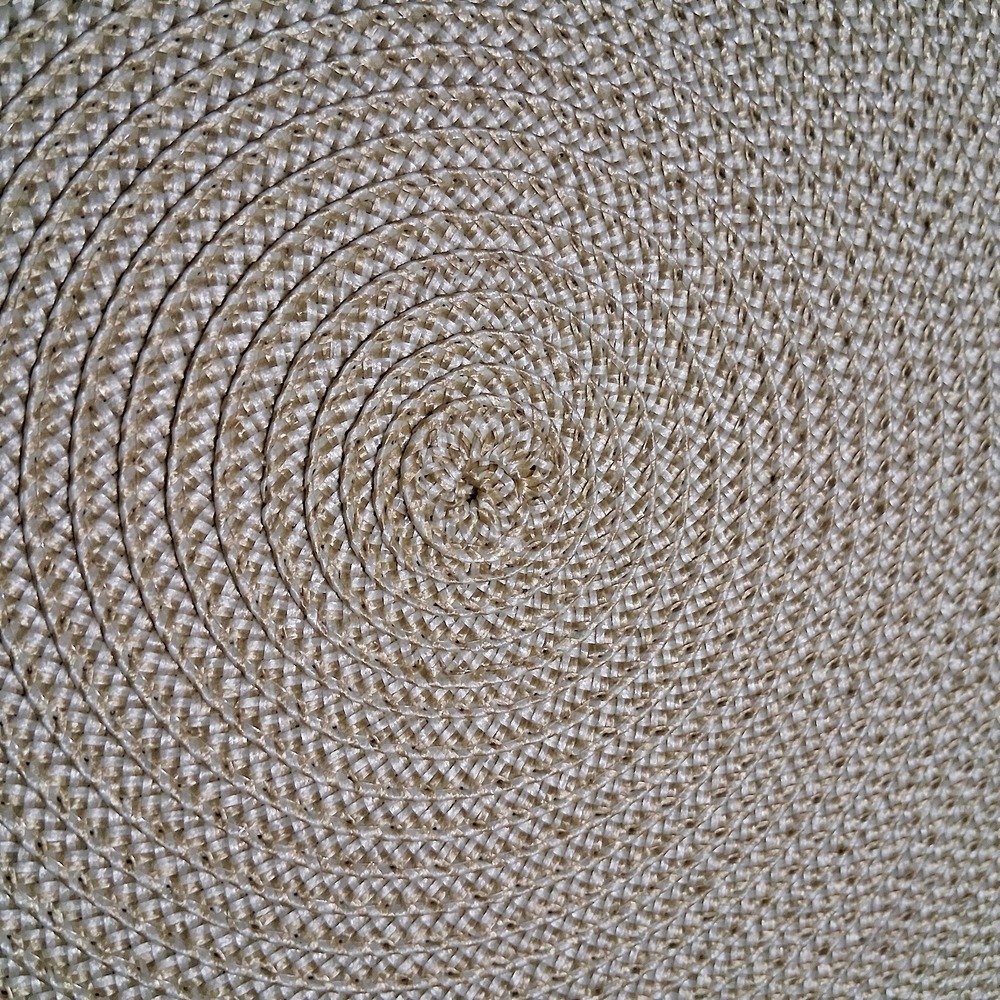 Round Thin‎ 15 inch Sea Grass Braided Placemats Set of 12 Preowned Washable - Picture 4 of 7